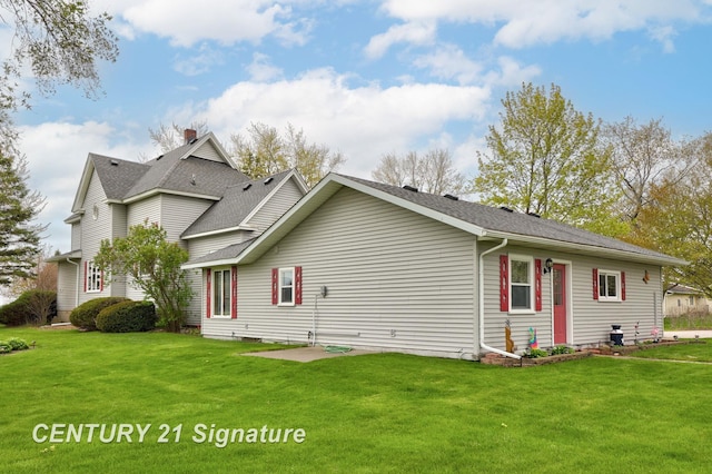 919 E Salzburg Rd, Bay City, MI 48706 - back of house with a lawn and roof with shingles