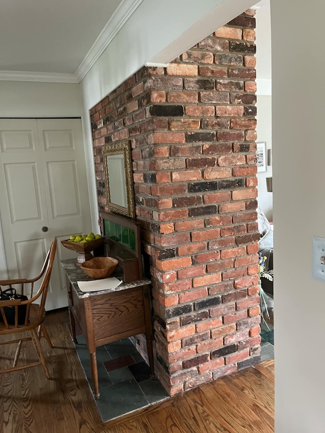 14074 Barbara St, Livonia, MI 48154 - detailed view of crown molding and wood finished floors