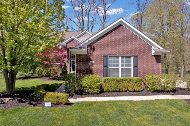 1060 Tinley Blvd, Oxford, MI 48371 - view of front facade with brick siding and a front lawn