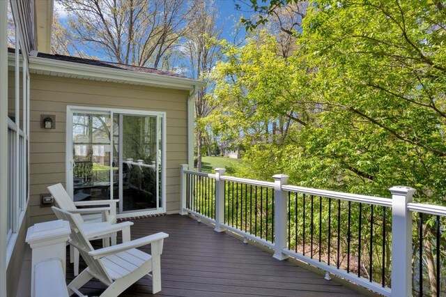 1060 Tinley Blvd, Oxford, MI 48371 - view of wooden deck
