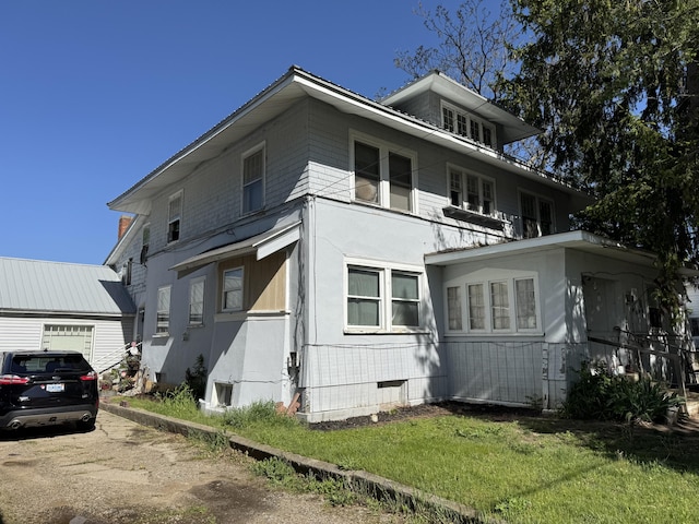 127 N Camburn St, Stanton, MI 48888 - view of front facade with crawl space and a front lawn