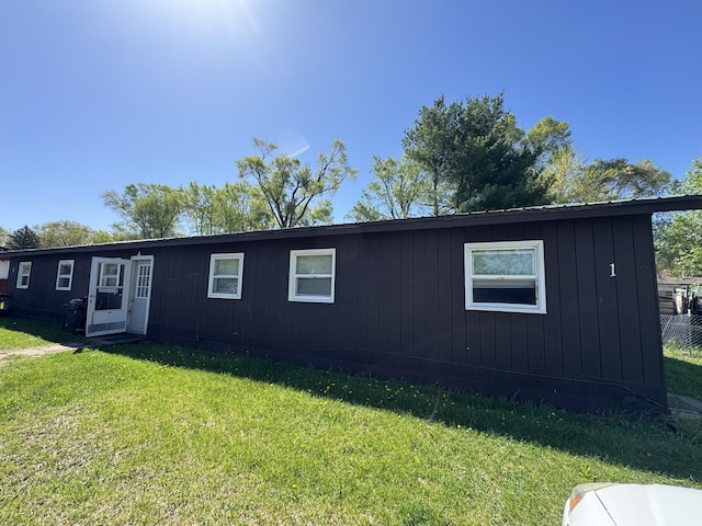 190 E Sidney Rd, Stanton, MI 48888 - view of front of property featuring a front lawn