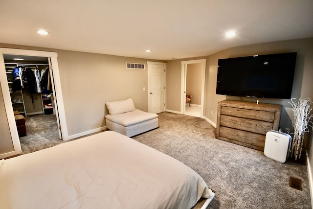 carpeted bedroom with a spacious closet, recessed lighting, and baseboards