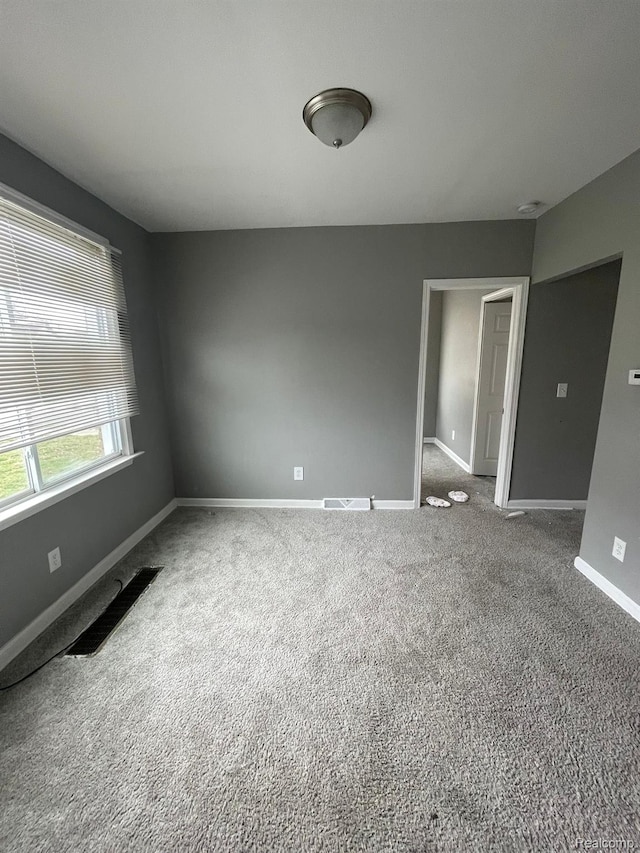 7910 Wetherby St, Detroit, MI 48210 - spare room with carpet flooring and a smoke detector