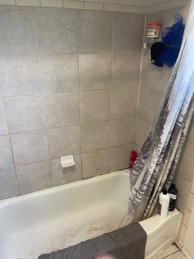 20225 Ledgestone St, Southfield, MI 48076 - bathroom with a shower with curtain and a tub