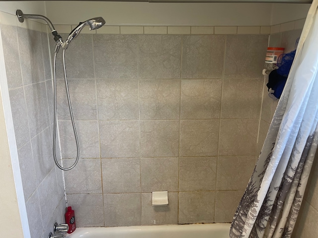 20225 Ledgestone St, Southfield, MI 48076 - full bathroom with shower / tub combo