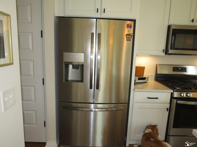 465 Corinth Cir, Dundee, MI 48131 - kitchen with appliances with stainless steel finishes and white cabinets