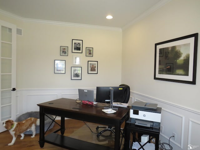 465 Corinth Cir, Dundee, MI 48131 - home office featuring ornamental molding, wood finished floors, a decorative wall, wainscoting, and recessed lighting