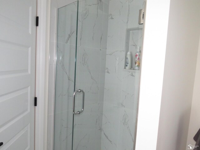465 Corinth Cir, Dundee, MI 48131 - bathroom featuring a shower stall