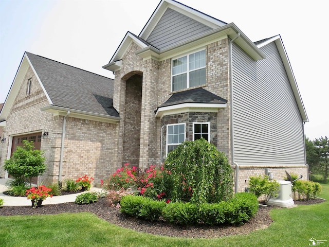 465 Corinth Cir, Dundee, MI 48131 - view of front of house featuring brick siding, a front lawn, and roof with shingles