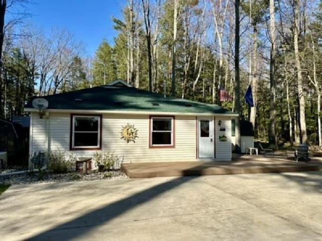 8704 Deadstream Rd, Honor, MI 49640