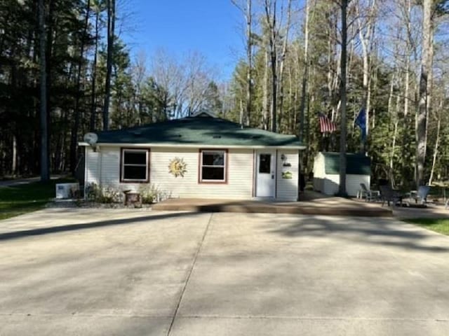 8704 Deadstream Rd, Honor, MI 49640