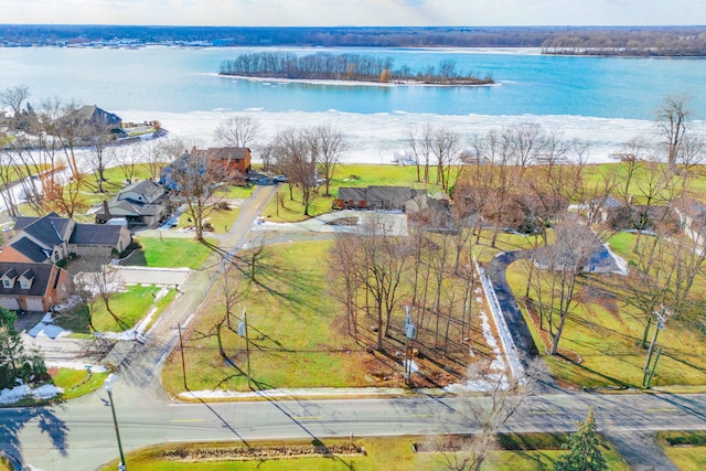000 Southpointe Dr, Grosse Ile, MI 48138