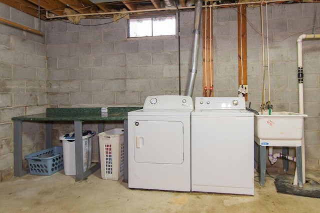 laundry room with washer and clothes dryer