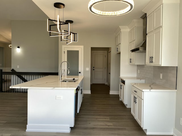 kitchen featuring a chandelier, a sink, dark wood-style flooring, and white cabinets