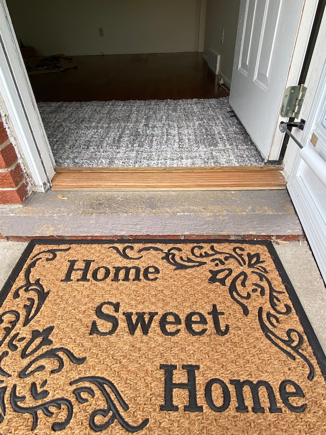 657 Highland Ave, Lincoln Park, MI 48146 - view of staircase
