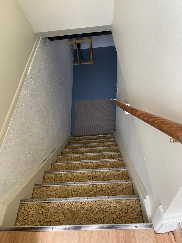 657 Highland Ave, Lincoln Park, MI 48146 - view of stairway