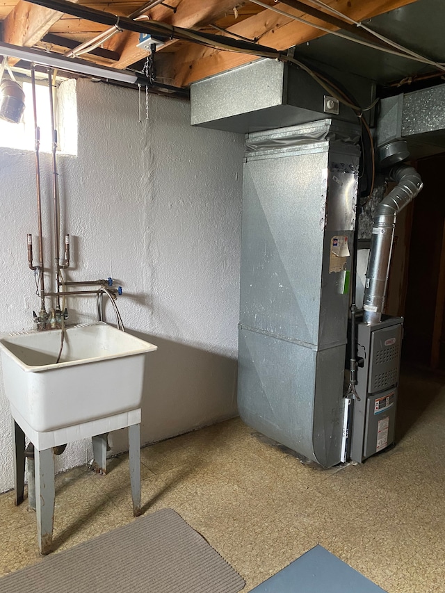 657 Highland Ave, Lincoln Park, MI 48146 - below grade area with a textured wall, a sink, and heating unit