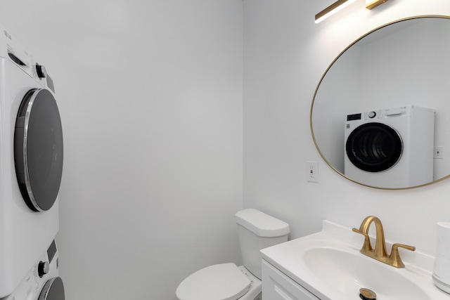 570 King St, Detroit, MI 48202 - bathroom featuring stacked washer and clothes dryer, toilet, and vanity