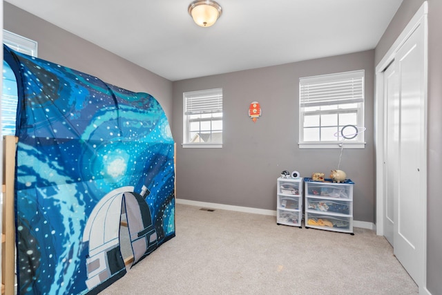 bedroom featuring carpet flooring, baseboards, and a closet