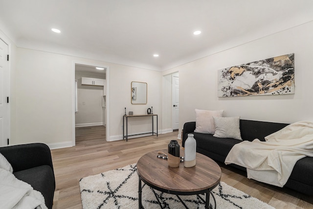 living room featuring light wood-style floors, recessed lighting, and baseboards