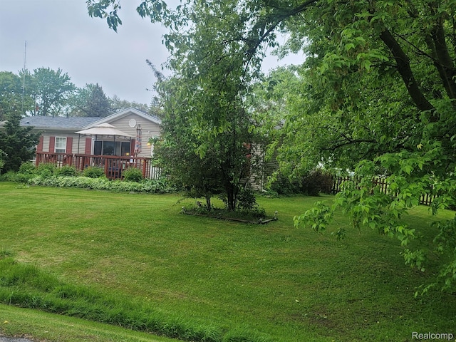 3092 Durant Hts, Grand Blanc, MI 48507 - view of green lawn with a deck