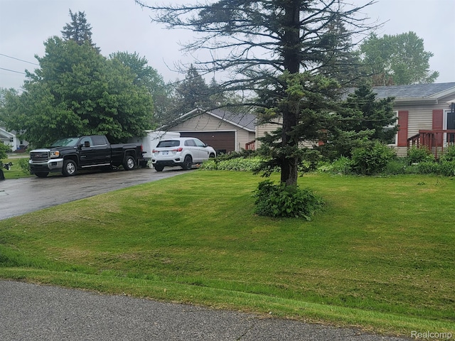 3092 Durant Hts, Grand Blanc, MI 48507 - view of green lawn featuring a detached garage
