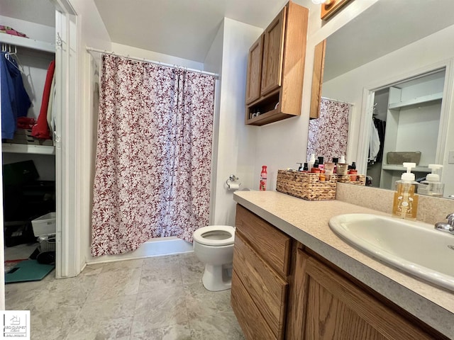 9304 Orchard Ct, Davison, MI 48423 - full bathroom with toilet, vanity, and a shower with curtain