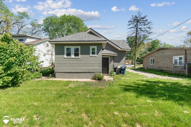 1418 Sunnyside Ave, Flint, MI 48503 - rear view of house featuring a shingled roof