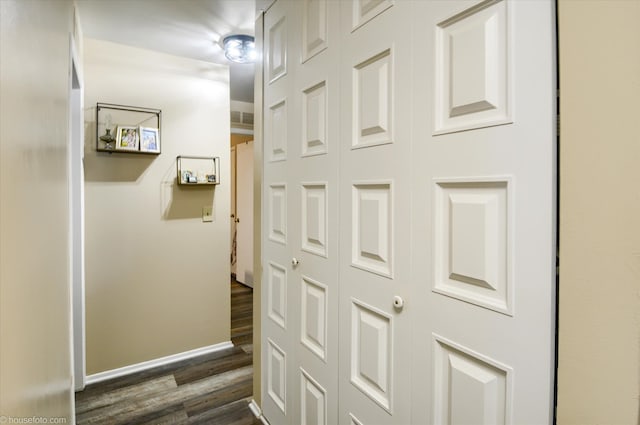 1445 Steeple Chase, Davison, MI 48423 - corridor featuring dark wood-style floors and baseboards