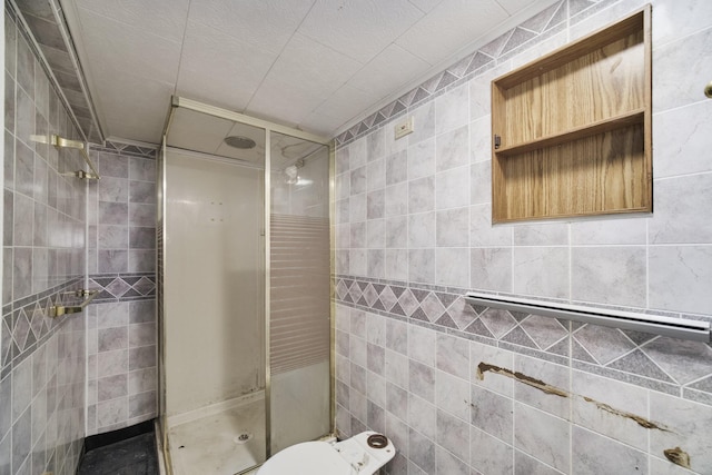 923 Maple St, Ludington, MI 49431 - full bath featuring tile walls and a stall shower