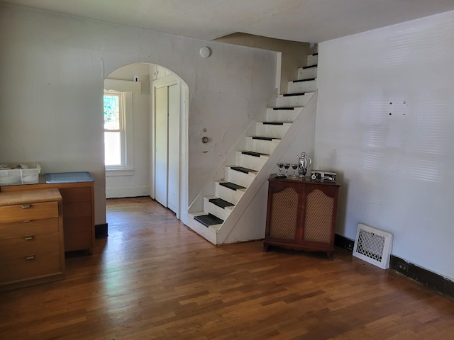 1116 Atlantic St NW, Grand Rapids, MI 49504 - stairs featuring arched walkways and wood finished floors