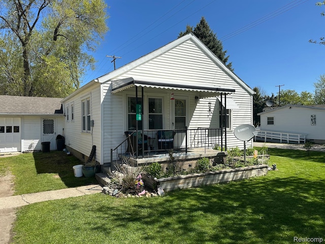 7980 W Gilford Rd, Reese, MI 48757 - bungalow-style house featuring a front lawn and a porch