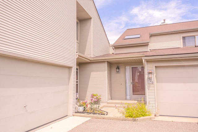 726 Hamilton, Rochester Hills, MI 48307 - view of front of house featuring a garage and a shingled roof