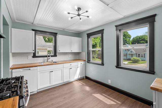 137 Wiltshire Ave, Battle Creek, MI 49015 - kitchen featuring butcher block countertops, gas range, a chandelier, and backsplash