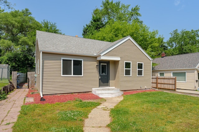137 Wiltshire Ave, Battle Creek, MI 49015 - bungalow-style house featuring roof with shingles