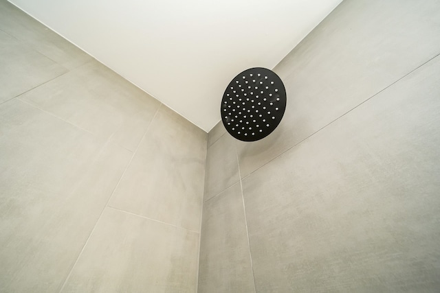 34067 Chatsworth Dr, Sterling Heights, MI 48312 - bathroom view of tiled shower
