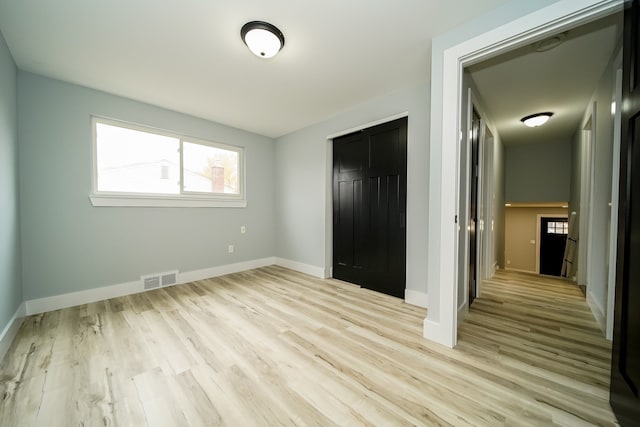 34067 Chatsworth Dr, Sterling Heights, MI 48312 - unfurnished bedroom featuring light wood-style flooring, baseboards, and a closet