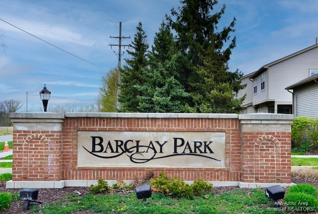 view of community / neighborhood sign