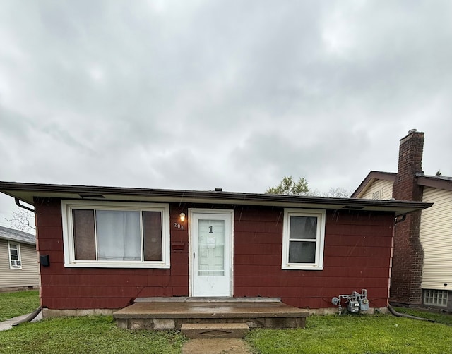 206 Frazier St, River Rouge, MI 48218 - view of front of home with a front yard