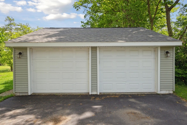 view of detached garage