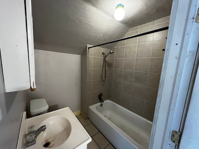 63 Hamilton St, Pontiac, MI 48342 - bathroom featuring a sink, tile patterned flooring, vaulted ceiling, toilet, and shower / bath combination