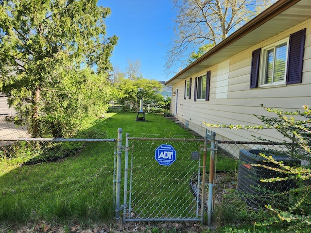 501 Virginia Ave, East Lansing, MI 48823 - view of yard with a gate