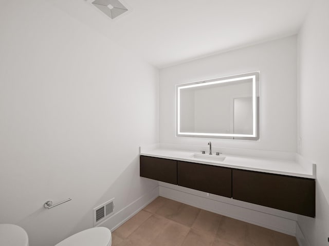 330 Ferndale Ave, Birmingham, MI 48009 - half bath featuring toilet, vanity, and baseboards