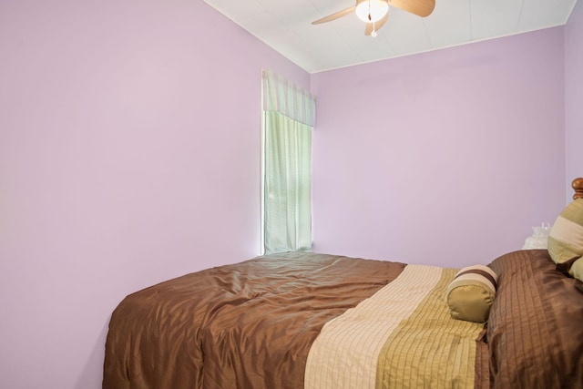 68687 M-43, South Haven, MI 49090 - bedroom with ceiling fan