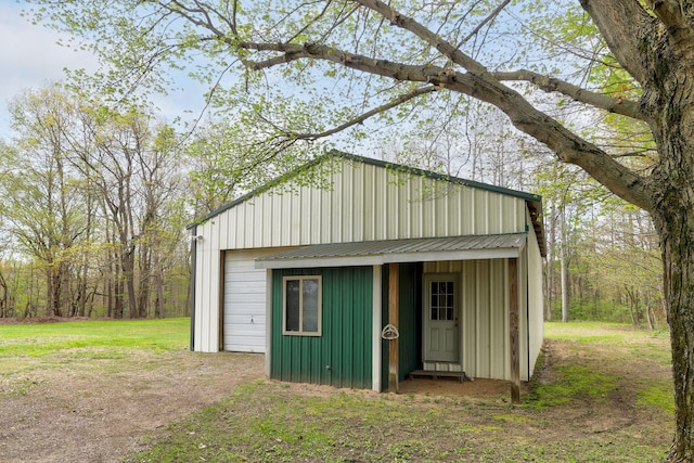 68687 M-43, South Haven, MI 49090 - view of outbuilding featuring an outbuilding and driveway