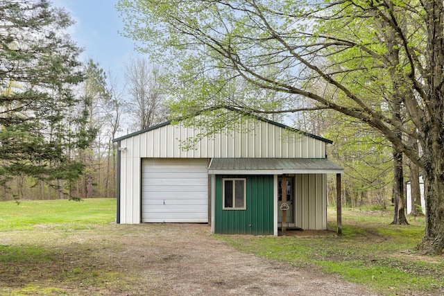 68687 M-43, South Haven, MI 49090 - detached garage featuring dirt driveway