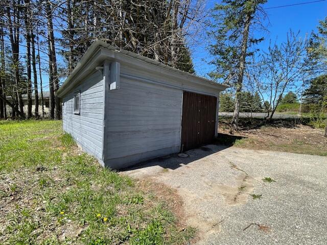 519 Whaley St, Cadillac, MI 49601 - view of outbuilding featuring an outdoor structure