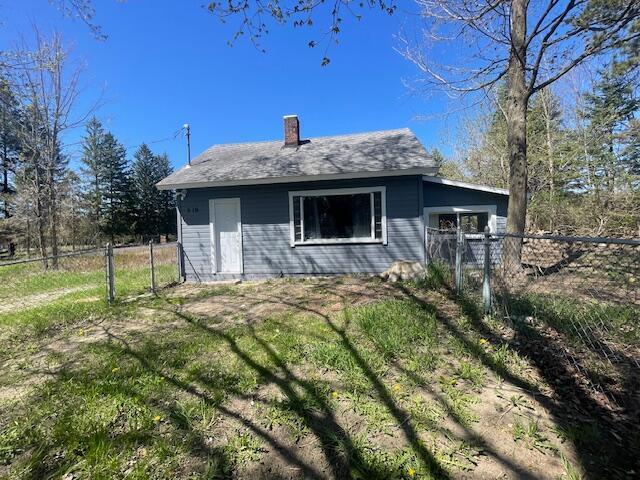 519 Whaley St, Cadillac, MI 49601 - view of outdoor structure with fence