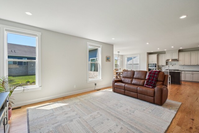 5534 Helmsdale Blvd, West Bloomfield, MI 48322 - living area featuring recessed lighting, baseboards, light wood finished floors, and a chandelier